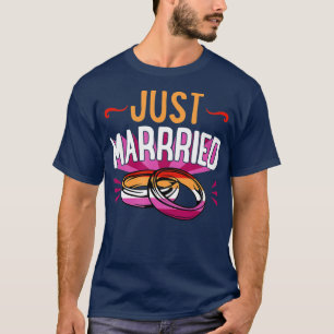 Gerade verheiratete lesbische Hochzeitsankündigung T-Shirt