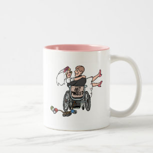 Gerade verheirateter Rollstuhl Zweifarbige Tasse