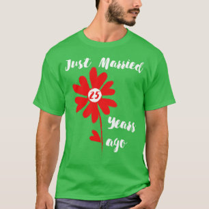 Gerade vor 25 Jahren verheiratet Familie Hochzeit  T-Shirt
