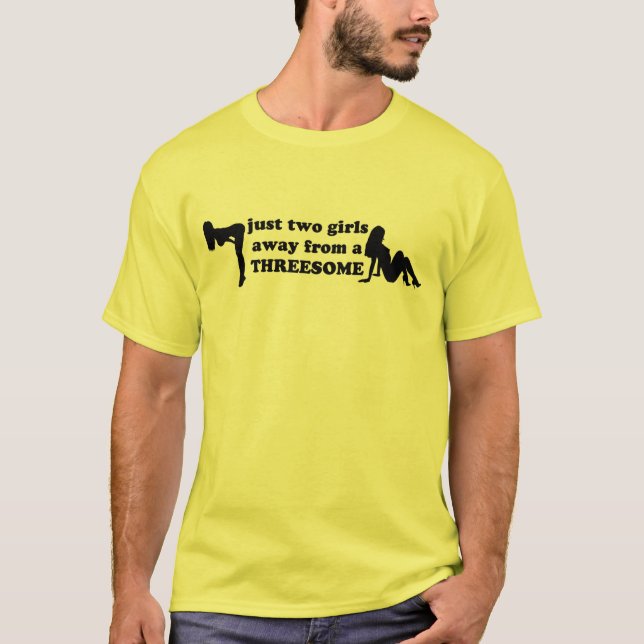 Gerade zwei Mädchen weg von einem Threesome. T-Shirt (Vorderseite)