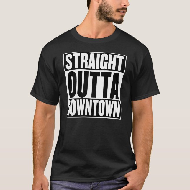 Gerades Outta im Stadtzentrum gelegen T-Shirt (Vorderseite)