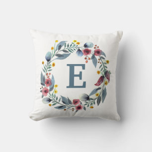 Gerahmtes Monogramm mit floraler Aufnahme in Graur Kissen