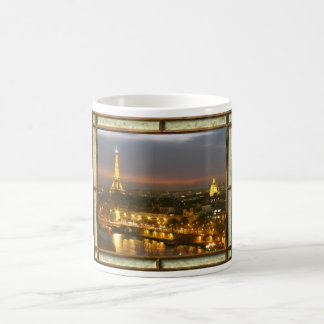 Gerahmtes Paris bei Nacht in rustikaler Tasse