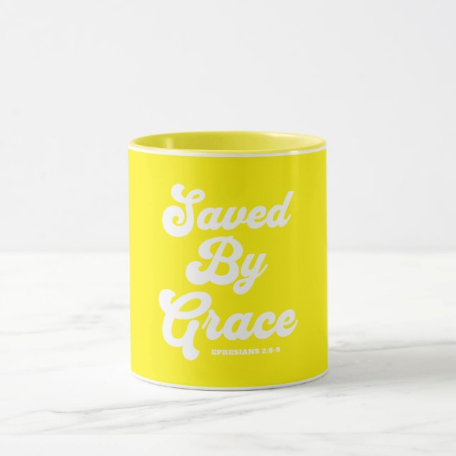 Gerettet von Grace Ephesians 2:8-9 Tasse (Zentrum)