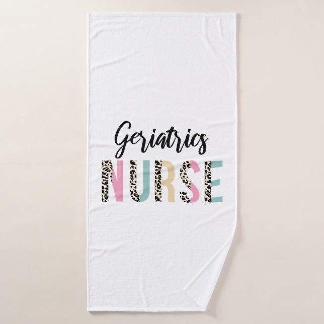 Geriatrics Nurse Cute Leopard Design - Funny Gift Badehandtuch (Badehandtuch)
