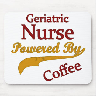 Geriatrische Krankenschwester angetrieben durch Mousepad