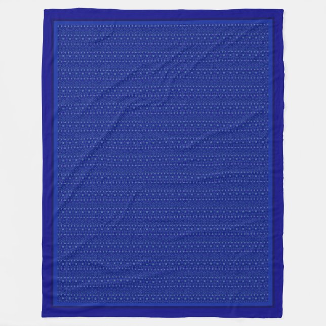 Geringes Filigret über Cobalt Blue Fleece Blanket (Vorderseite)