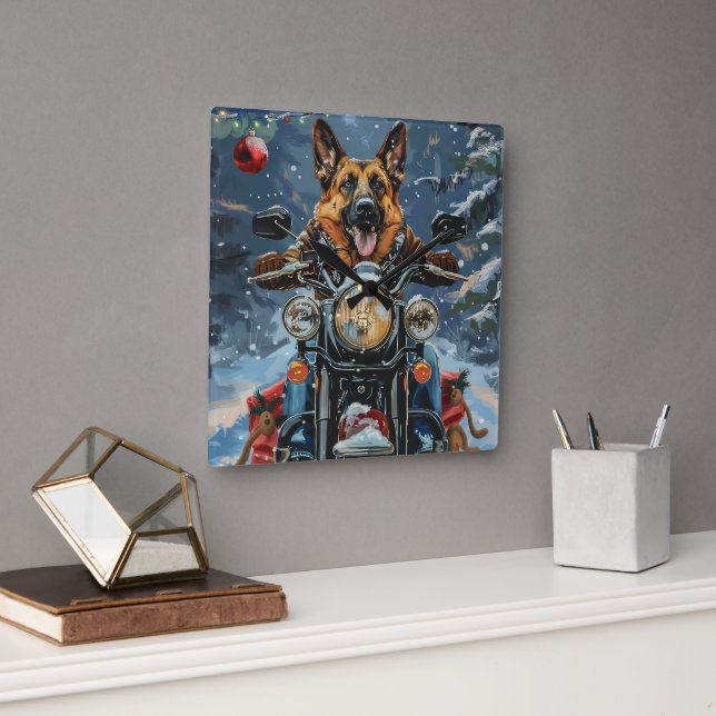 German Shepherd Dog Riding Motorrad Weihnachten Quadratische Wanduhr (Büro)