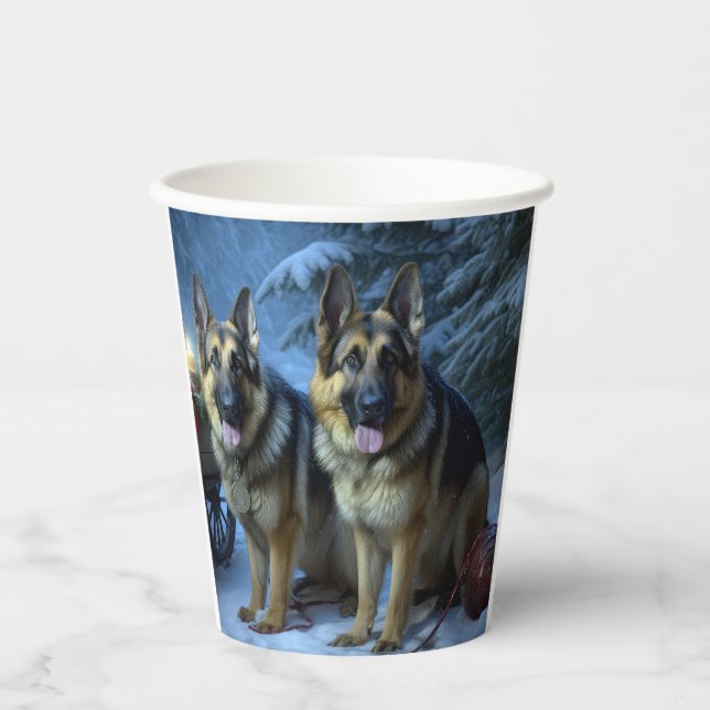 German Shepherd Snowy Sleigh Weihnachtsdekor Pappbecher (Vorderseite)
