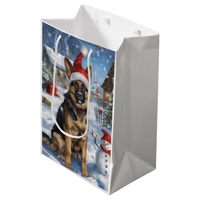 German Shepherd Winter Wonderland Christmas Joy Mittlere Geschenktüte (Vorderseite Schrägansicht)
