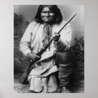 'Geronimo mit Gun am Bereit'