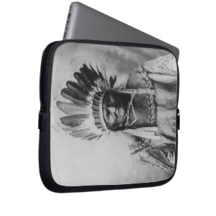 'Geronimo mit Kopfschmuck Laptopschutzhülle