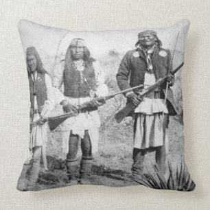 Geronimo und drei seiner Apache-Krieger, 1886 (b Kissen