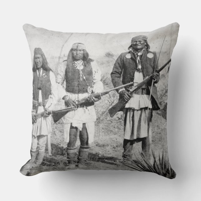 Geronimo und drei seiner Apache-Krieger, 1886 (b Kissen (Vorderseite)