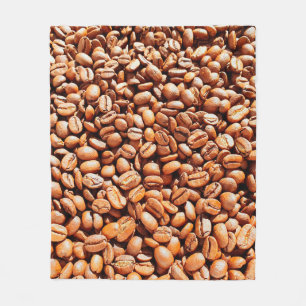 geröstete aromatische Kaffeebohnen im Sonnenlicht, Fleecedecke