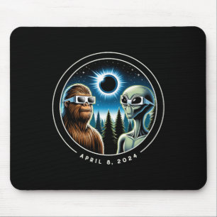 Gesamt Solar Eclipse Funny Bigfoot Alien April Dat Mousepad