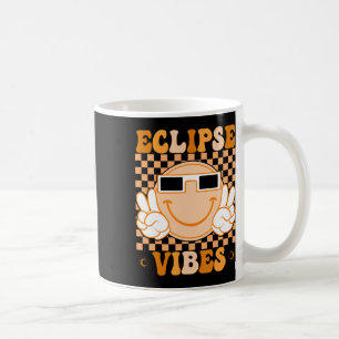 Gesamtes Solar Eclipse Vibes Shirt für Jungen Mädc Kaffeetasse