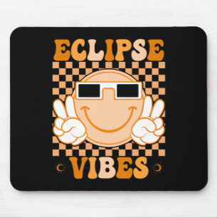 Gesamtes Solar Eclipse Vibes Shirt für Jungen Mädc Mousepad