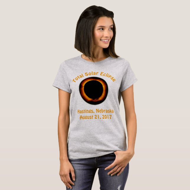 Gesamtsolare Eclipse (Hastings, Nebraska) T-Shirt (Vorne ganz)