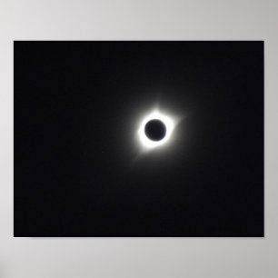GesamtSonnenfinsternis, dunkler Himmel, die Korona Poster