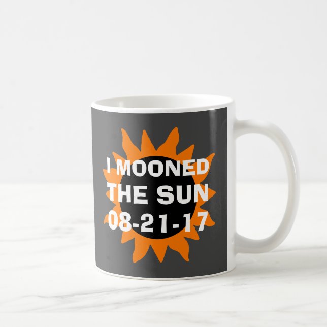 GesamtSonnenfinsternis Mooned ich den lustigen Sun Kaffeetasse (Rechts)