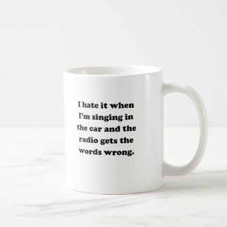 Gesang im Auto Kaffeetasse
