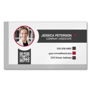 Geschäftsfrau lächelt Unternehmen QR-Code Magnetische Visitenkarte