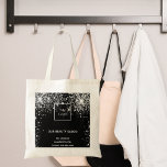 Geschäftslogo für Black Glitzer Tragetasche<br><div class="desc">Ein stilvoller schwarzer Hintergrund mit Imitaten verziert silbernen Glitzer Staub. Personalisieren und hinzufügen Sie Ihre Geschäfts-,  Firmenlogo,  Namen und Kontaktinformationen. Zurück: kein Design (weniger teuer) Es ist möglich,  die Vorderseite zu kopieren.</div>