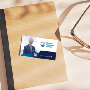 Geschäftsmann im Büro   Unternehmen   QR-Code Visitenkarte