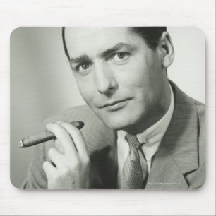 Geschäftsmann raucht Zigarre Mousepad