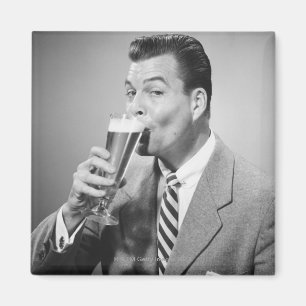 Geschäftsmann-trinkendes Bier Magnet