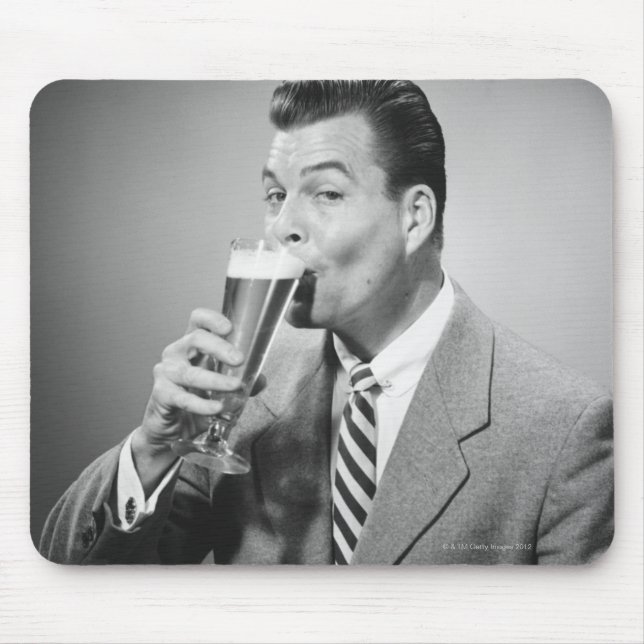 Geschäftsmann-trinkendes Bier Mousepad (Vorne)