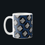 Geschäftsmodell Navy Blue Custom Kaffeetasse<br><div class="desc">Einfach personalisieren Sie dieses einfache marineblaue Geschäftsmodell Mitarbeiter Coffee Tasse mit Ihrem Firmenlogo, Foto oder einem beliebigen Bild. Laden Sie ein benutzerdefiniertes Hintergrundbild hoch oder wählen Sie eine beliebige Hintergrundfarbe. Erstellen Sie Ihre eigenen Standard-Tasse mit Ihrem Firmenlogo. Eine berufliche, kundenspezifische Logo-Tasse, die perfekt für die Markenwerbung Ihres Unternehmens geeignet ist....</div>