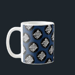 Geschäftsmodell Navy Blue Custom Kaffeetasse<br><div class="desc">Einfach personalisieren Sie dieses einfache marineblaue Geschäftsmodell Mitarbeiter Coffee Tasse mit Ihrem Firmenlogo, Foto oder einem beliebigen Bild. Laden Sie ein benutzerdefiniertes Hintergrundbild hoch oder wählen Sie eine beliebige Hintergrundfarbe. Erstellen Sie Ihre eigenen Standard-Tasse mit Ihrem Firmenlogo. Eine berufliche, kundenspezifische Logo-Tasse, die perfekt für die Markenwerbung Ihres Unternehmens geeignet ist....</div>