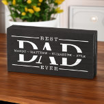 Geschenk für den besten Vater je minimale Personal Holzkisten Schild<br><div class="desc">Geben Sie dem Papa ein unvergessliches Geschenk mit unseren minimalen und modernen VATER-Briefen, die der beste Papa je aus schwarzem Holz. VATER-Buchstaben werden in zwei Teile geteilt, wobei die Namen der Kinder oder Familienmitglieder in der Mitte platziert sind. Macht ein tolles Geschenk für den Vatertag, Geburtstage, Jahrestage, Ruhestand und vieles...</div>