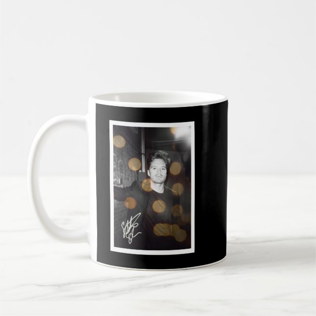 Geschenk für Männer Autogramm. - Sebastian Stan Ba Kaffeetasse (Links)