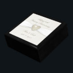 Geschenkboxen zum 30. Hochzeitstag in Damask<br><div class="desc">Ein Digitalbcon-Bilderdesign mit einem Perl- und Damask-Design mit einer Vielzahl von individuellen Bildern, Formen, Mustern, Stilen und Schriftart in dieser einzigartigen "Pearl Wedding Anniversary"-Geschenkboxen. Dieses elegante und ansprechende Design wird durch eine individuell anpassbare Textschrift ergänzt, die Ihren eigenen besondere Anlass zum Anzug bringt. Dies ist ein wunderschönes Geschenk für den...</div>