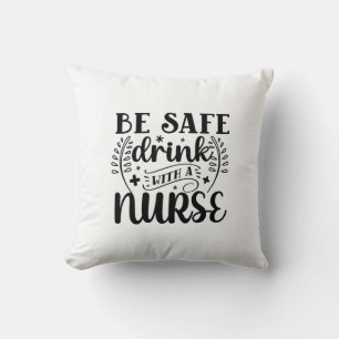 Geschenke für Krankenschwestern können mit einer K Kissen