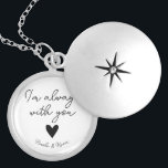 Geschenke für personalisierte Fernbeziehungen Medaillon<br><div class="desc">Dein Liebling wird diese Liebe Jeton Liebe lassend ihr wissen,  dass du immer über sie nachdenkst und mit ihr zusammen bist. Hübsche Skriptkalligraphie und die Phrase "Ich bin immer bei dir" und ein Herz sind in der Mitte. Personalisieren Sie Ihre Namen für eine besondere Touch.</div>