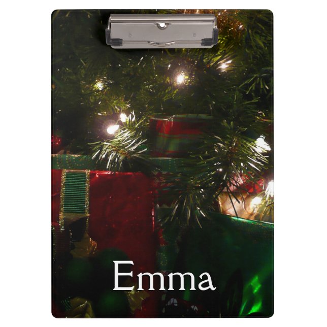 Geschenke unter dem Baum Weihnachtsfeiertag Klemmbrett (Vorderseite)