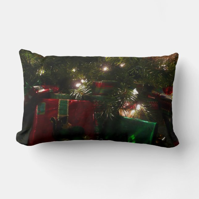 Geschenke unter dem Baum Weihnachtsfeiertag Lendenkissen (Vorderseite)