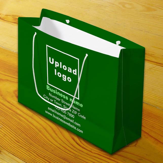 Geschenktüte für Großverpackungen in Großformat (Build brand name awareness. Your business brand on green large gift bag.)