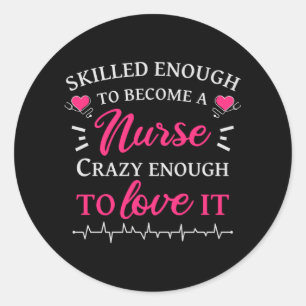 Geschickt genug, um eine Krankenschwester verrückt Runder Aufkleber