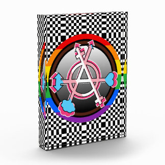 Geschlechter-Anarchie-Symbol, Emblem auf Schachbre Fotoblock