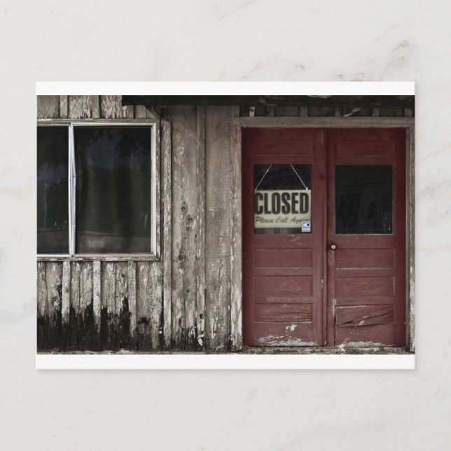 Geschlossen - rote alte Tür Postkarte (Vorderseite)