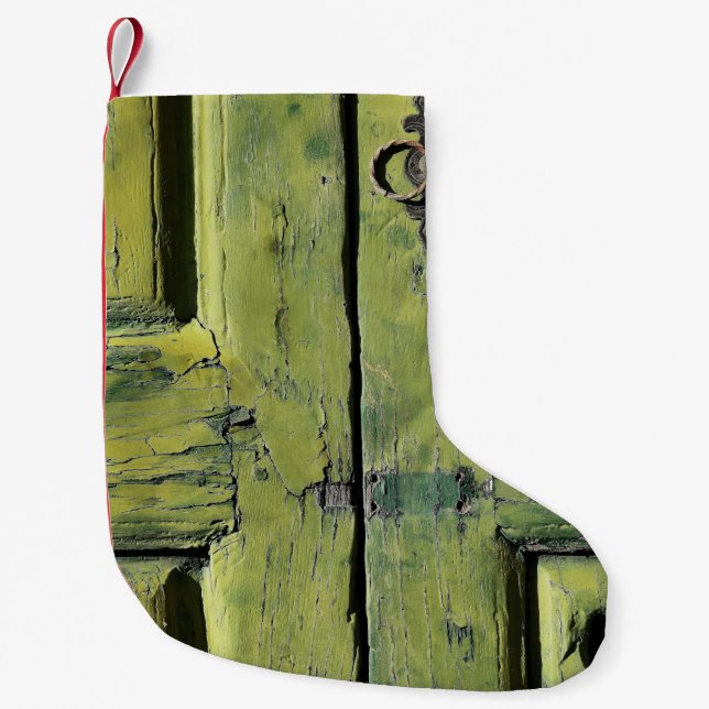 Geschlossene braune Holztür mit 2 Paneelen Kleiner Weihnachtsstrumpf (Vorderseite)