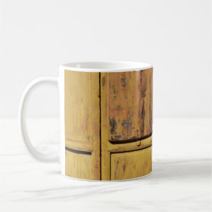 Geschlossener Holzschrank Kaffeetasse