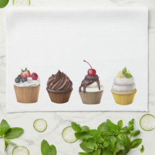 Geschmackvolle Muffins mit Creme und Beeren Geschirrtuch