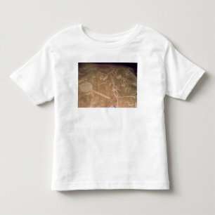Geschnitzte Petroglyphe, die Zahlen darstellt Kleinkind T-shirt