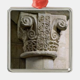 Geschnitzte Spalte verziert mit Croziers und Silbernes Ornament